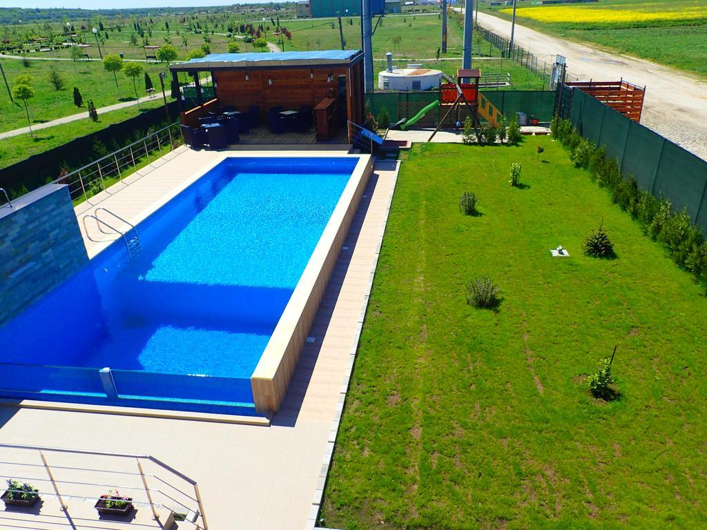 Отель Indeep Club Cumpana  Экстерьер фото